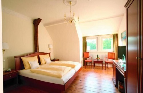 Alt-Travemunde/Ronnau Hotel | Discover Family-Friendly Comfort at Landhaus Bode Hotel