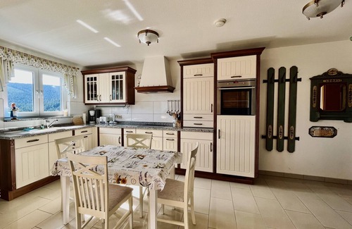 Oberwiesenthal Apartment | Charming Landhaus-Chalet-Keilberger Blick with Family Amenities