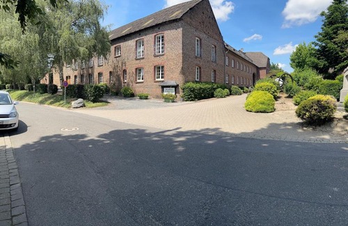 Erkelenz Hotel | Discover Landhaus Göddertzhof: Family & Pet-Friendly Escape