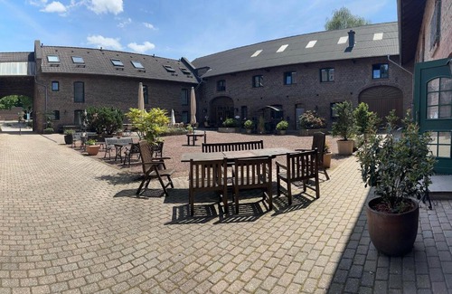 Erkelenz Hotel | Discover Landhaus Göddertzhof: Family & Pet-Friendly Escape