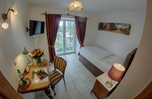 Erkelenz Hotel | Discover Landhaus Göddertzhof: Family-Friendly Retreat