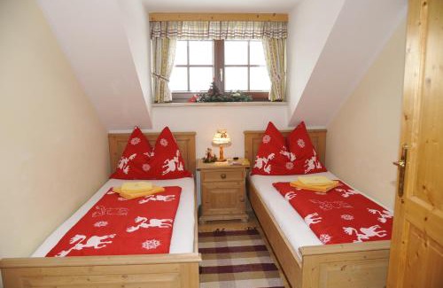 Mauterndorf Apartment | Family-Friendly Retreat at Landhaus Gartler - Guest Rated 9.8