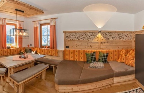 Gerlosbergeben Apartment | Discover Landhaus Höllwarth: Top-Rated Apartment with Pool