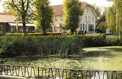 Hoisdorf Hotel | Cozy Landhaus Hoisdorf: Pet-Friendly with Breakfast Included