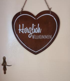 Friesau Apartment | Discover Comfort at Landhaus "Kühler Morgen" - Family Friendly