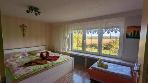 Friesau Apartment | Discover Comfort at Landhaus "Kühler Morgen" - Family Friendly