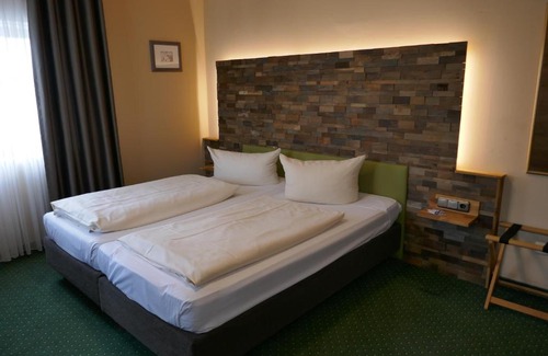 Steinach Hotel | Pet-Friendly Landhaus Krone with Restaurant & Breakfast