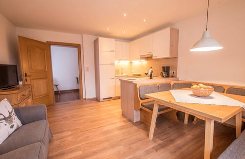 Uderns Apartment | Experience Landhaus Linden: Prime Zillertal Apartment Awaits