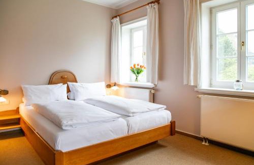 Ostseebad Ahrenshoop Hotel | Cozy Landhaus Morgensünn: Family-Friendly with Pool & Spa
