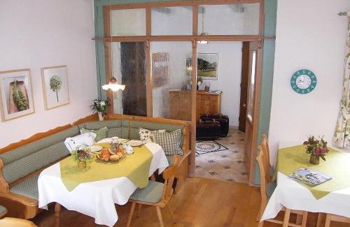 Bad Griesbach im Rottal House | Cozy Landhaus Oberrainer: Pet and Child-Friendly Haven