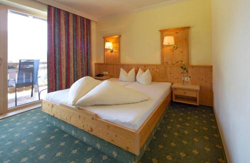 Pertisau House | Pet-Friendly Retreat at Landhaus Obertuschenhof