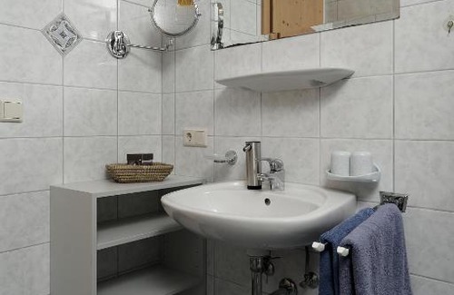 Huben Apartment | Family-Friendly Retreat at Landhaus Schöpf Romed – Rated 9.7
