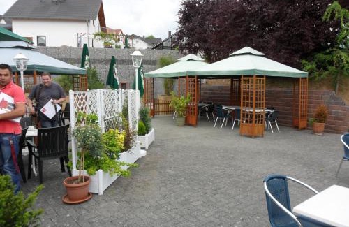Runkel Hotel | Cozy Landhaus Schaaf: Family-Friendly with Hot Tub Access