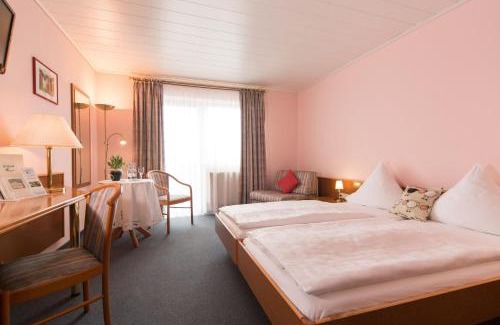 Runkel Hotel | Cozy Landhaus Schaaf: Family-Friendly with Hot Tub Access