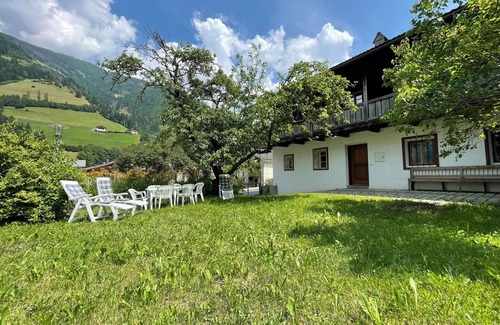 Vallarga House | Landhaus Schneider - Quietly situated, lovingly made and all to yourselves.
