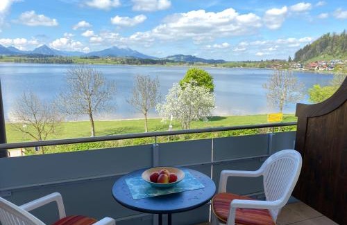 Hopfen am See Apartment | Pet-Friendly Landhaus Seeblick with Family Amenities