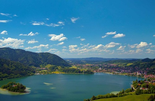 Schliersee Apartment | Oceanfront Retreat at Landhaus SeenSucht - Pet Friendly Stay
