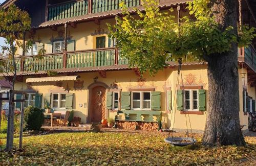Schliersee Apartment | Oceanfront Retreat at Landhaus SeenSucht - Pet Friendly Stay