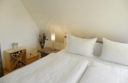 Semmering House | Experience Landhaus Semmering: Pet-Friendly Retreat with Dining