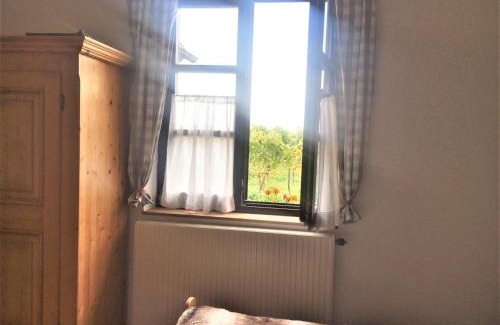 Rohrendorf bei Krems House | Oceanfront Retreat at Landhaus Weinblick with Restaurant