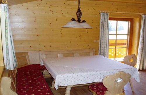 Maschl Apartment | Family-Friendly Landhaus & Welser Hütte at Wolfgangsee
