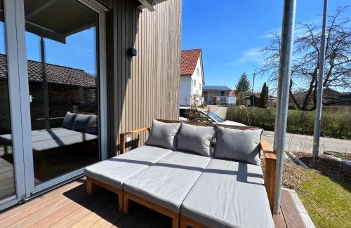 Ueberlingen Apartment | Relaxing Retreat at Landhaus zum See - Fewo Birke