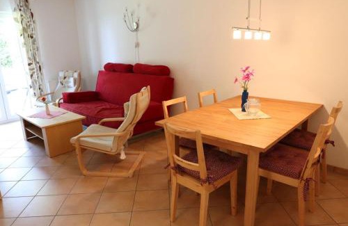Kaegsdorf Apartment | Pet-Friendly Retreat at Landhaus zum Strande
