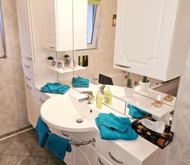 Liebschutz Apartment | Relaxing Retreat at Landhauswohnung am Thüringer Meer