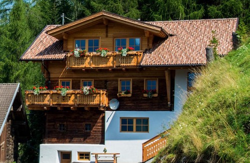 Heiligenblut Apartment | Top-Rated Landhof Adlerhorst: Family & Pet Friendly Stay