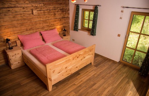 Heiligenblut Apartment | Top-Rated Landhof Adlerhorst: Family & Pet Friendly Stay