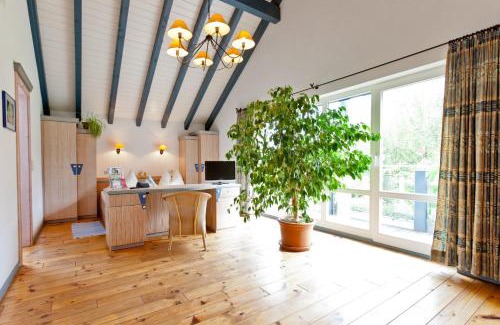 Volpriehausen Hotel | Elegant Retreat at Landhotel Am Rothenberg with Spa & Pool