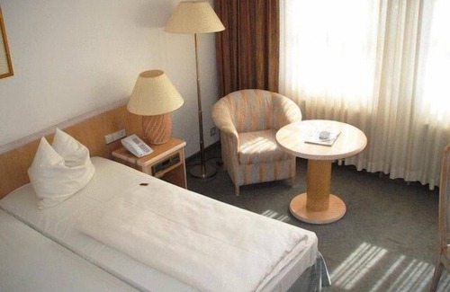 Hofheim am Taunus Hotel | Relax at Landhotel Burkartsmühle with Family-Friendly Amenities