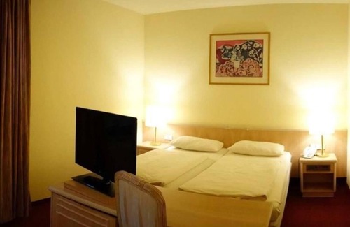Hofheim am Taunus Hotel | Relax at Landhotel Burkartsmühle with Family-Friendly Amenities