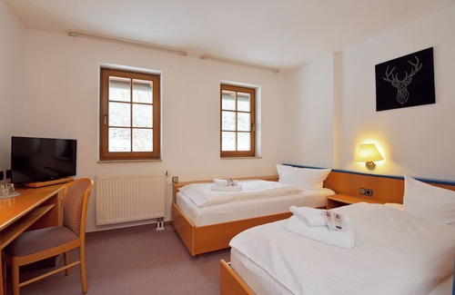 Dillstadt Hotel | Landhotel Der Distelhof mit Scheunencafé