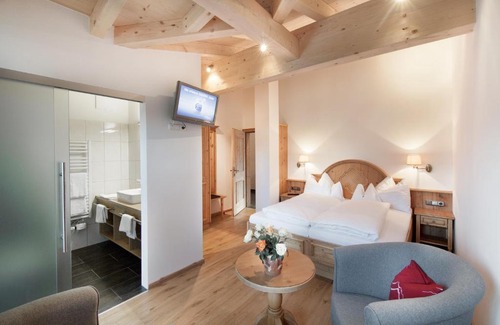Ellmau Hotel | Discover Landhotel Föhrenhof Ellmau: Family-Friendly Retreat