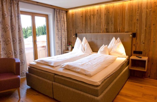 Ellmau Hotel | Discover Landhotel Föhrenhof Ellmau: Family-Friendly Retreat