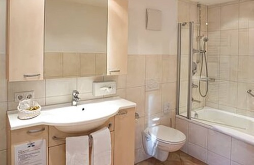 Kirchheim am Ries Hotel | Inviting Landhotel Garni Engelhard: Guest Rated 9.8/10