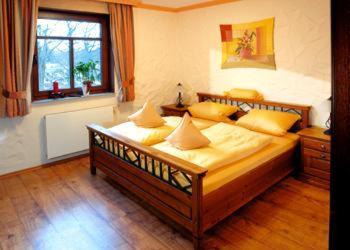 Grevenbroich House | Cozy Landhotel Lindenhof: Pet-Friendly & Family Amenities