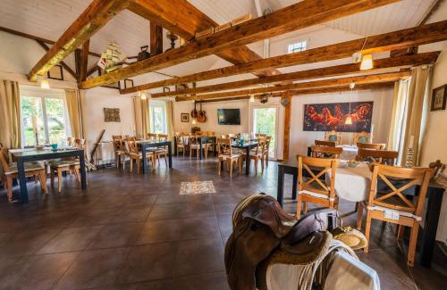 Sankt Michaelisdonn Bed & Breakfast | Relax at Landhotel Rehedyk with Oceanfront Views