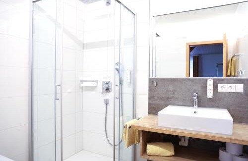 Lippertsreute Hotel | Family-Friendly Stay at Landhotel Schellenberg with Dining
