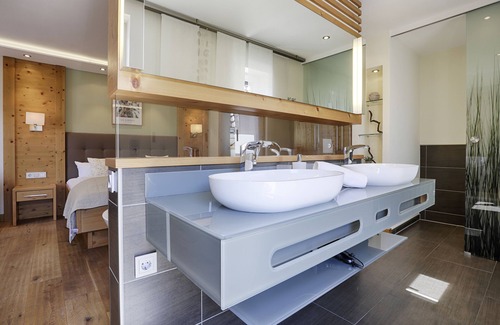 Schwarzach am Main Hotel | Welcoming Getaway at Landhotel Schwab with Breakfast Included