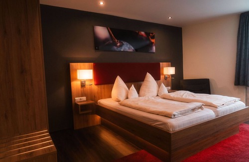 Wiesenbronn Hotel | Enchanting Landhotel & Weingasthof Schwarzer Adler Awaits