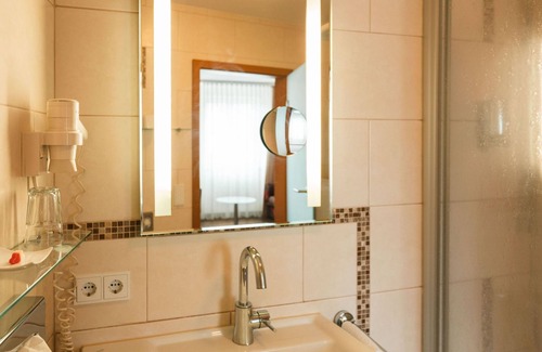 Wiesenbronn Hotel | Enchanting Landhotel & Weingasthof Schwarzer Adler Awaits