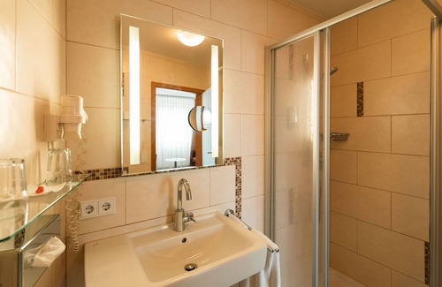 Wiesenbronn Hotel | Enchanting Landhotel & Weingasthof Schwarzer Adler Awaits
