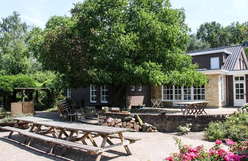Heythuysen House | Kid-Friendly Retreat at Landhuis de Heibloem - 8/10 Rated
