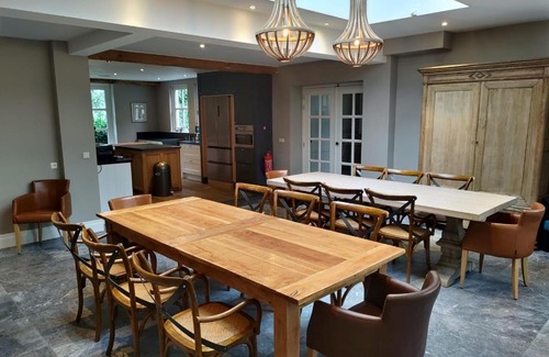 Heythuysen House | Kid-Friendly Retreat at Landhuis de Heibloem - 8/10 Rated