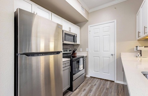 Webster Apartment | Landing | Amazing 2BD, Gym