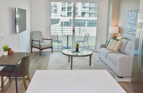 Riverwalk Fort Lauderdale Apartment | Discover 10X Riverwalk Apartments: Pet-Friendly Retreat