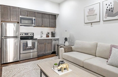 Mount Vernon Apartment | Cozy 1 Bedroom at 824 N Calvert St in Mount Vernon