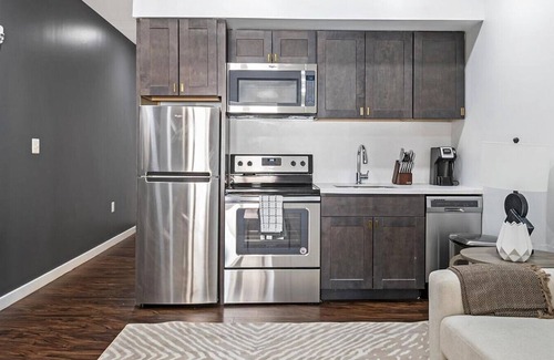 Mount Vernon Apartment | Cozy 1 Bedroom at 824 N Calvert St in Mount Vernon